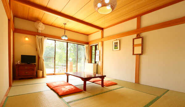1階10畳和室！足を伸ばしてお寛ぎください