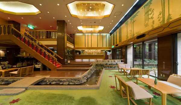 川の流れるロビー・ラウンジ