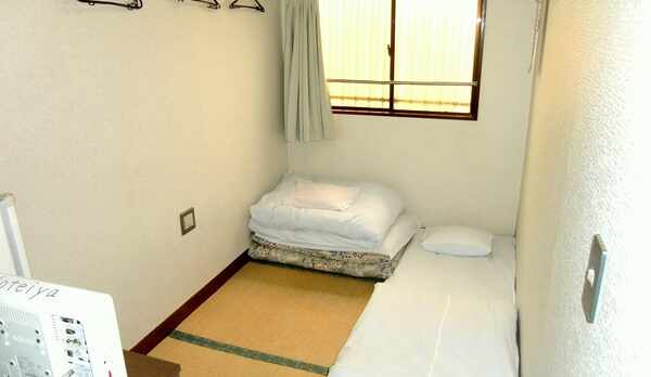  本館の「小和室」（２名利用）①