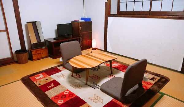 【6畳和室一例】こじんまりしておりますが、のんびりお過ごしいただけます。