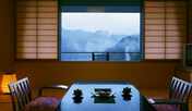 季節の彩りに包まれ リラックスできる静寂の空間（西館イメージ）