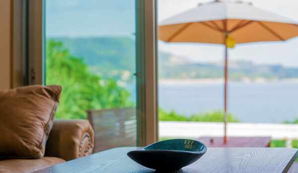 ・窓の外には海が見える贅沢な空間