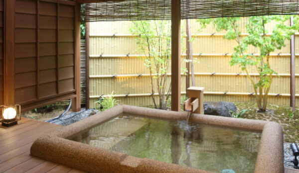 客室　１階露天風呂付　古九谷の間　露天風呂