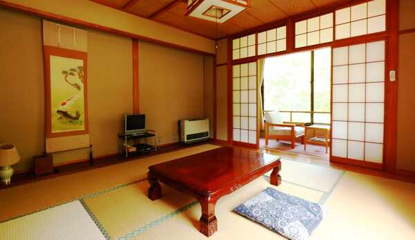 和室8畳（トイレ・洗面付）お部屋の様子