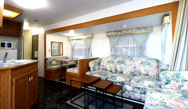 White◇明るく落ち着いた雰囲気のトレーラーハウスです