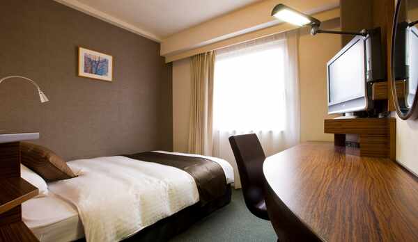 シングル14平米（ゆったりダブルベッド140&times;200）