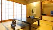 【お部屋】ゆったりと過ごせる昔ながらの和室8畳（2〜4名）
