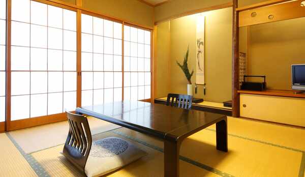 【お部屋】ゆったりと過ごせる昔ながらの和室8畳（2〜4名）