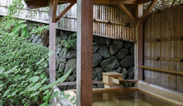 本館柏和亭「夢見月の間」(源泉掛け流し露天風呂付)