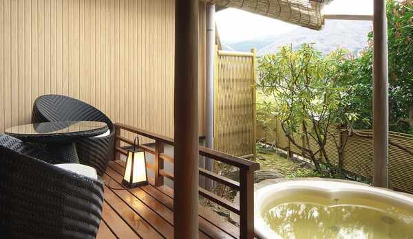 露天風呂付き客室一例