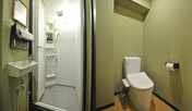 お部屋の中にトイレ・シャワーあり