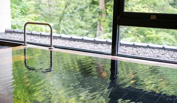 ■内湯　湯花が舞う濃厚な温泉です