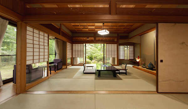 【翠月／梅】翠月の中で最も広いお部屋で、部屋からの庭の眺めも素晴らしい