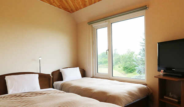 *【綺麗な夕日が見えるお部屋】DXツイン／シングルベッドとセミダブルベッドを1台ずつ設置。