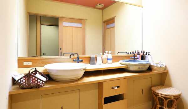 特別室「山峡-やまあい」のパウダールームイメージ写真