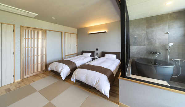 露天風呂付客室一例401、高級ベッドメーカーSealy（シーリー）のベッド採用