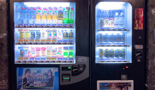 自動精算機★ソフトドリンクとアルコールを販売しております☆