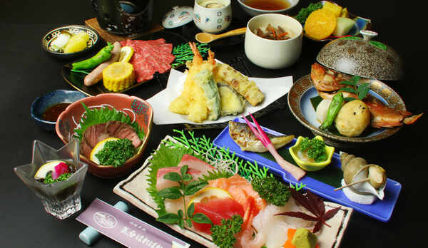 当館一押しの定番会席は旬の魚にお肉も付いて大満足のボリューム