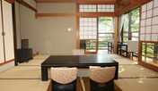 【庭園と岩国の城下町を望む特別室さくらの間】和室10畳+次の間
