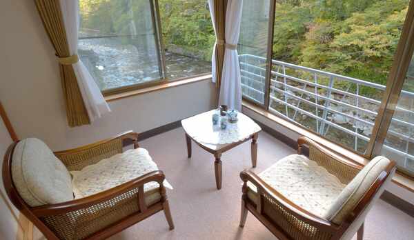 *【川側】和室10畳＋広縁4畳（バス・トイレ付）お部屋の眼下には清流ゆびそ川が