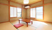 和室8畳◆純和風の落ち着きある空間で旅の疲れを癒してください
