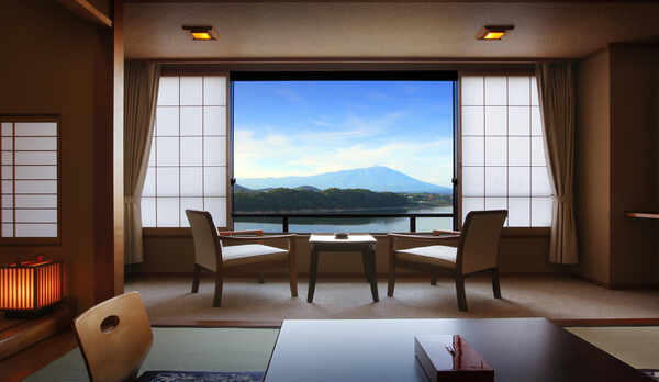 御所湖の四季の移り変わりで目から癒し、源泉掛流しで体を癒し、のんびり過ごす♪