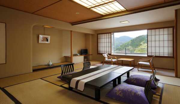 東館和室（10畳〜12.5畳）一例