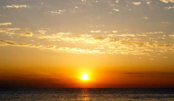 【山海海水浴場】海に沈む夕日は絶景。家族でゆっくり楽しめる海水浴場です