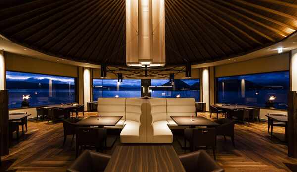 水のテラスダイニング「The洞爺」