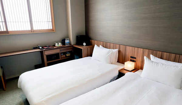 ・ツインルーム　客室は全て禁煙です。お水やお茶もご自由にお召し上がりください