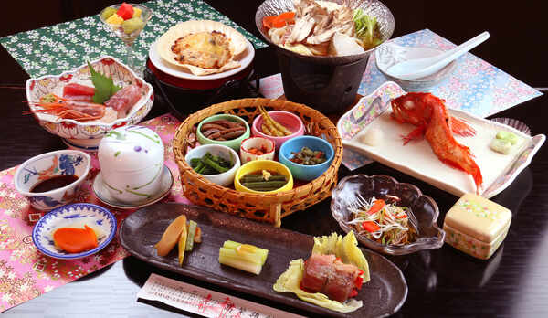 【スタンダードコース】地元の採れたて食材と旬の山海膳※キンキでは無いお魚がつきます。