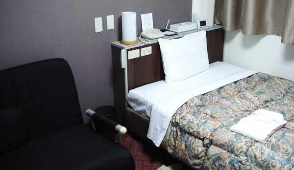 ソファー付シングルルーム