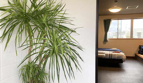 ・エントランスホールから見た客室の様子