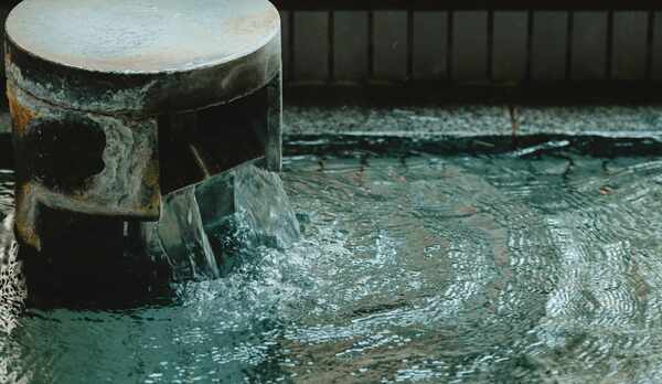 豊富な湯量を活かした源泉かけ流し温泉