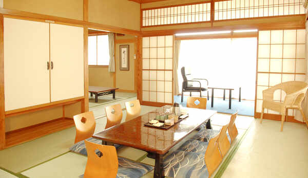 2階　6〜10名様用客室