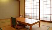 *【お部屋】足をのばして寛げる和室♪  