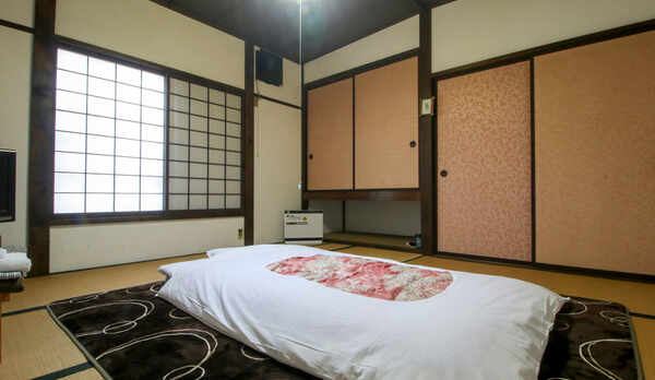 #和室8畳　昔ながらの落ち着いた空間でやすらぎのひとときを