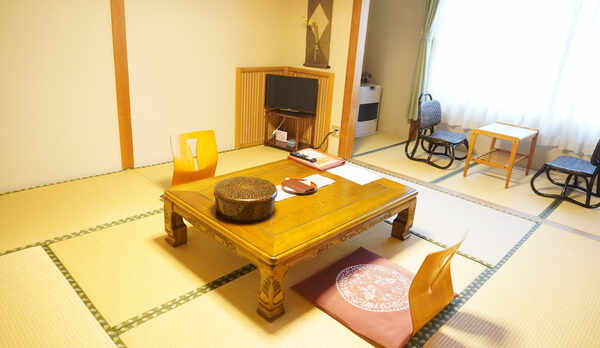 本館2階8畳間（桂）