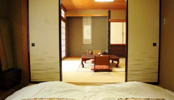 【二間の和室】部屋の様子（トイレ付）