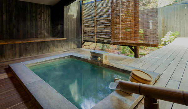 芦笛の露天風呂