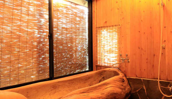 【コテージ仙庵】屋久杉くりぬき風呂