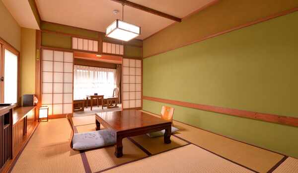 *和室10畳（客室一例）/寛ぎ和室で団欒のひと時をお過ごし下さい。無線LANご利用いただけます