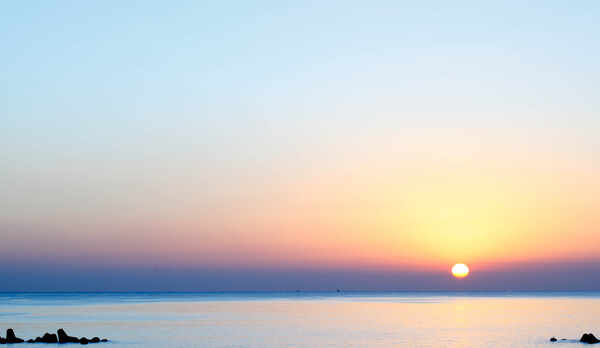 駿河湾より上る朝日