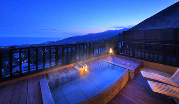 【花type】黄昏時の幻想的な空を独り占め。伊豆絶景を思う存分味わいながら至福のひとときを。