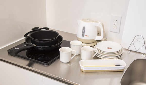 ・調理器具・食器類を完備。ちょっとしたお料理をお部屋で◎