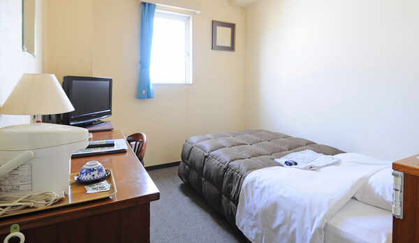 【シングル】（本館）15平米／バス・トイレ付