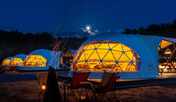 ドームテント外観（夜）