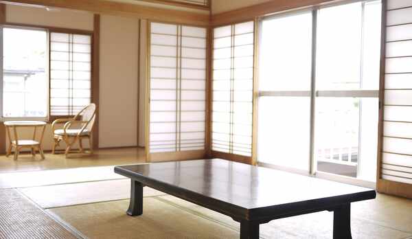 *客室一例／古いながらも味のある、純和風のお部屋でおくつろぎください。