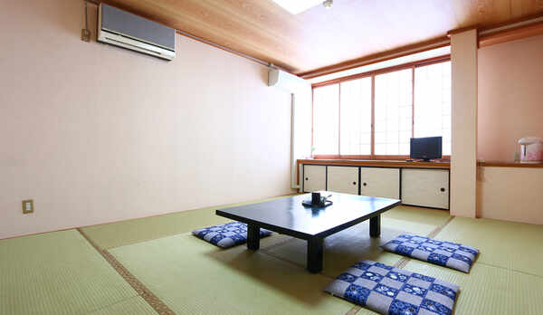 【客室】　和室10畳