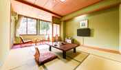 *【和室一例】落ち着きのある畳のお部屋で、ゆっくりとおくつろぎください。